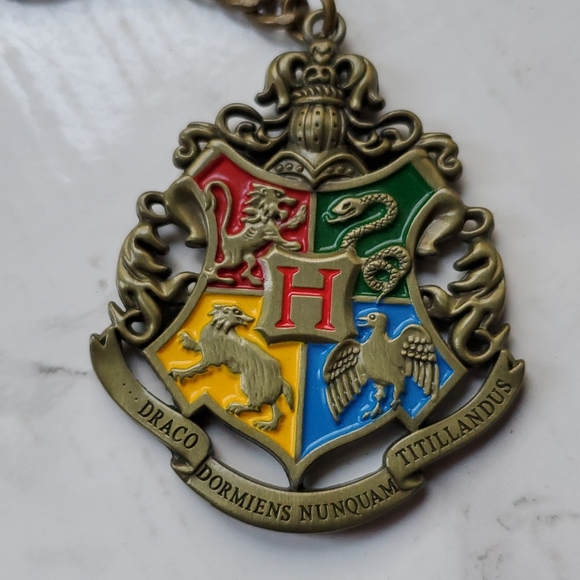 Harry potter hogwarts coat of arms crest Keychain - Picture 6 of 16